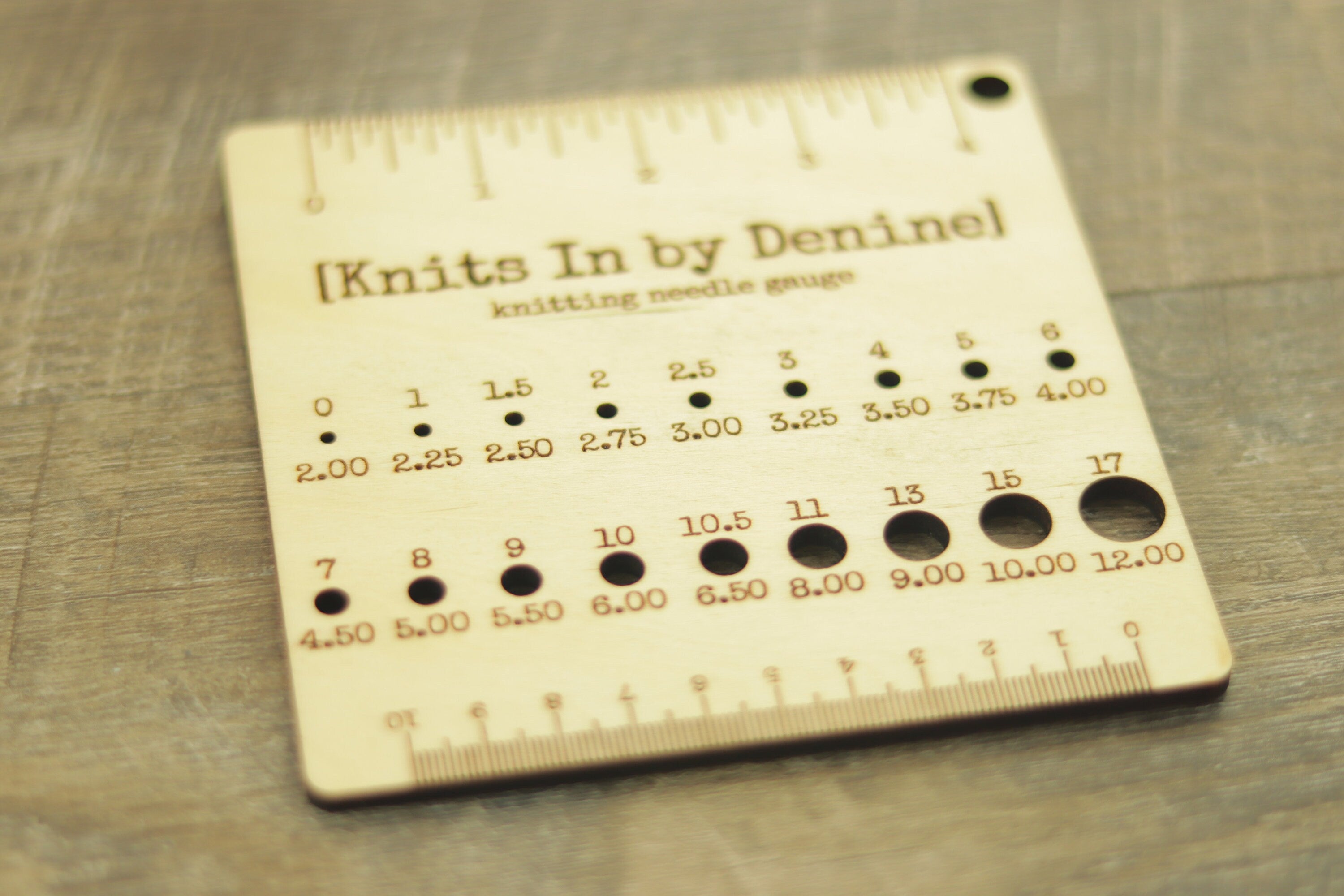 Wooden Engraved Multi-Use Knitting Needle and Gauge Swatch Tool with Ruler / Knitting Needle and Crochet Hook Gauge Check / Wooden Engraving