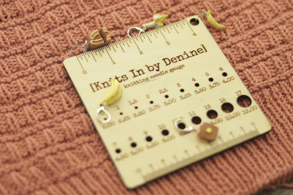 Wooden Engraved Multi-Use Knitting Needle and Gauge Swatch Tool with Ruler / Knitting Needle and Crochet Hook Gauge Check / Wooden Engraving