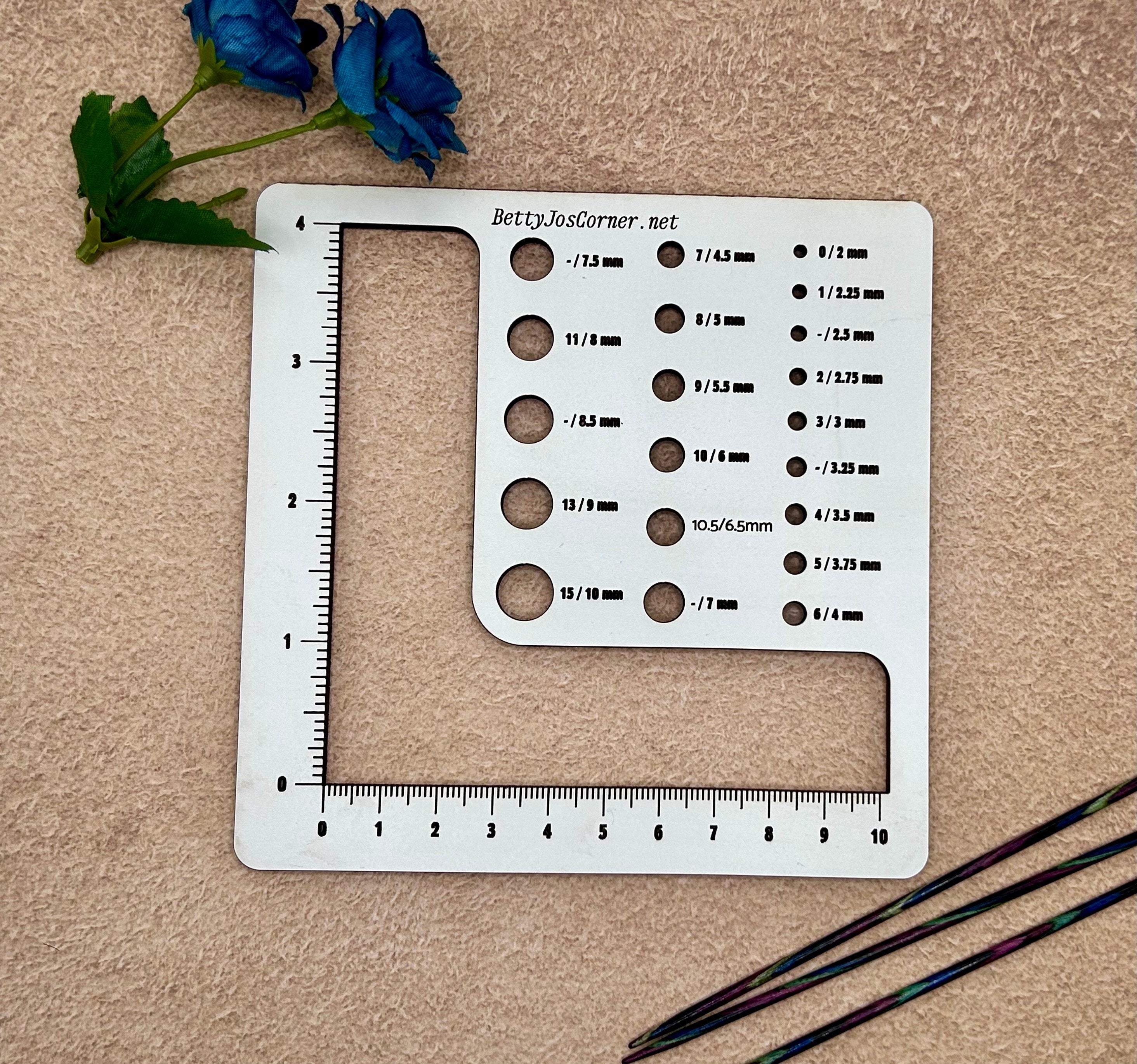Knitting Gauge Ruler and US needle sizer