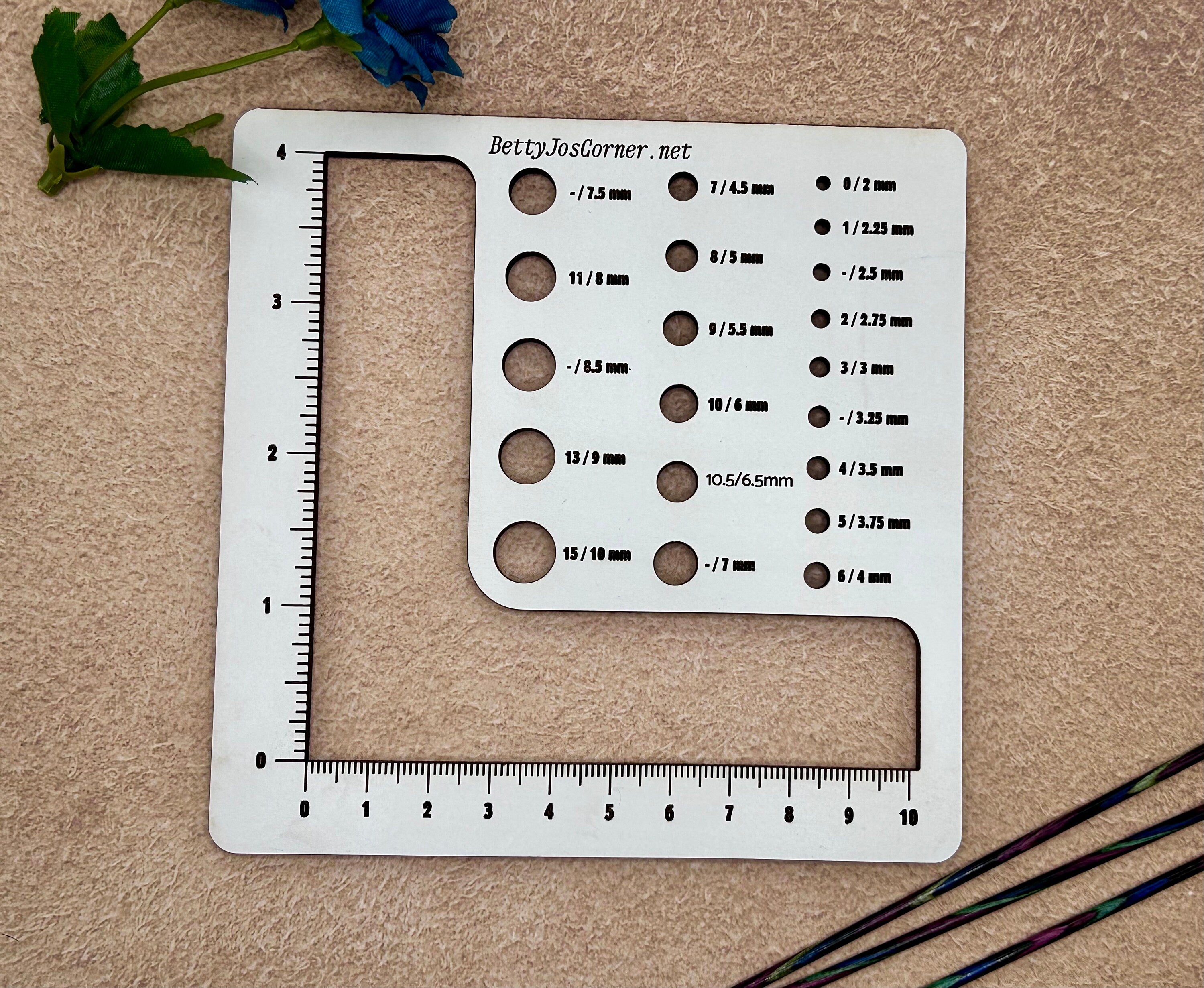 Knitting Gauge Ruler and US needle sizer