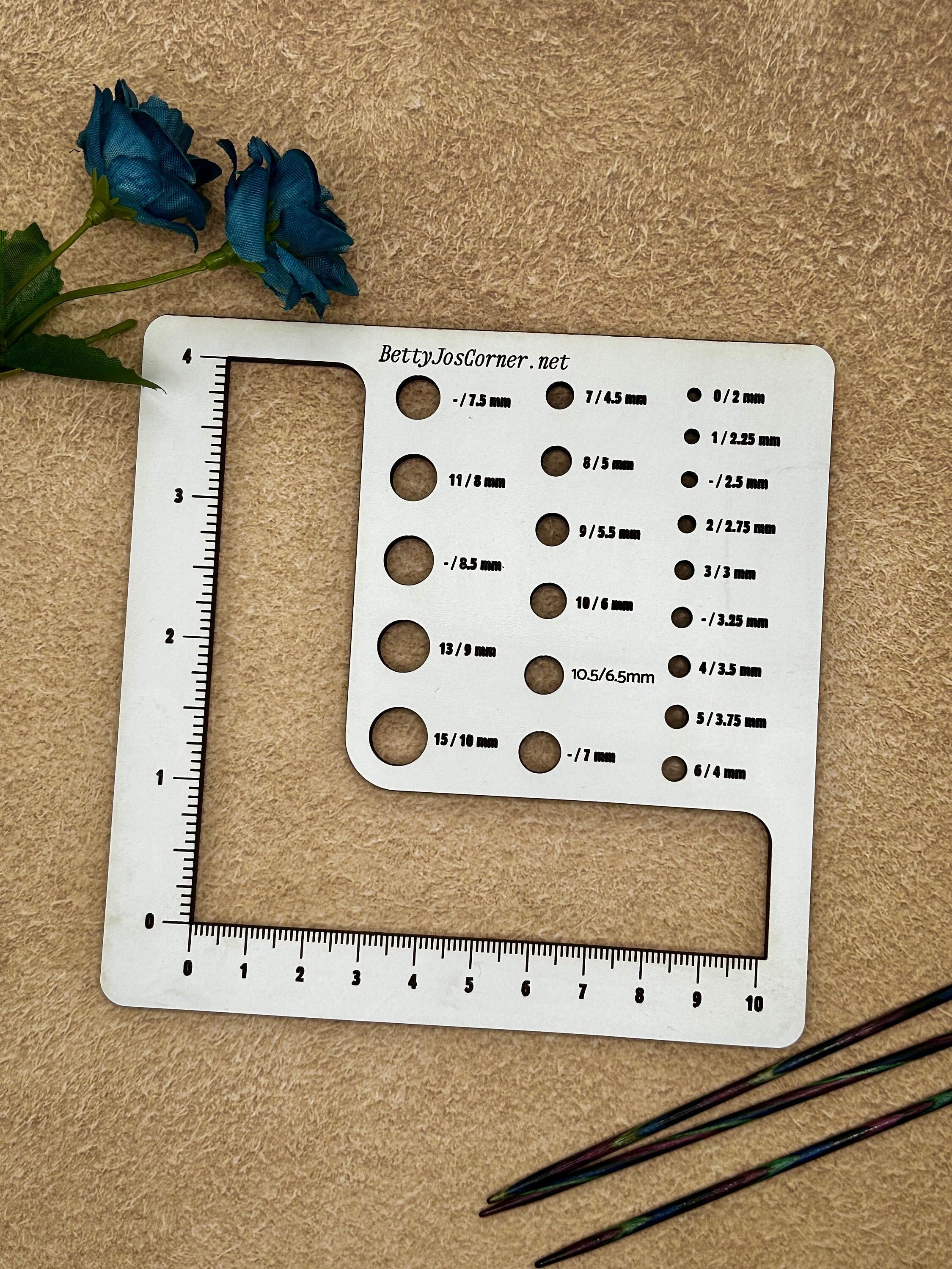 Knitting Gauge Ruler and US needle sizer